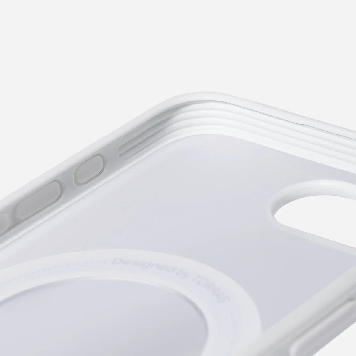 TORRAS Ostand O3 Fitness translucent white iPhone 16e/17e case interior with MagSafe ring.